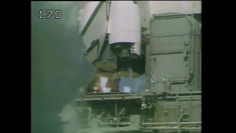 Der-Space-Shuttle-Herausforderer-Explodiert-Am-28.-Januar-1986