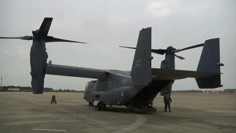El-Helicóptero-Osprey-Cv22-En-Preparación-Para-El-Vuelo-1