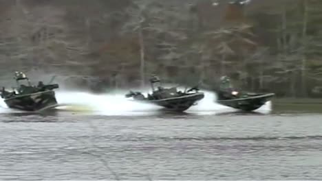 Navy-Seals-Special-Ops-Warcraft-Practice-A-River-Invasion-Exercise