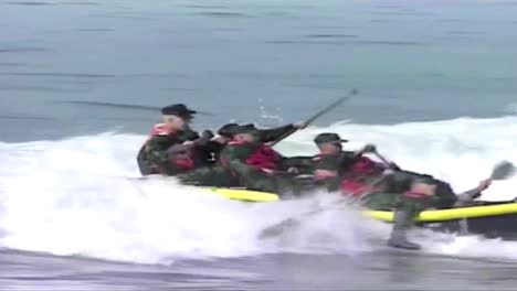 News-Style-Footage-Of-Navy-Seals-Training-For-An-Underwater-Demolition-Exercise-1