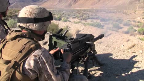 Anti-Panzer-Marines-Feuern-Die-MK19-M240-Und-M16-In-Afghanistan-Ab-3ani