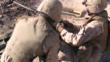 Marines-Fire-The-M240-Machine-Guns-In-A-Training-Exercise-In-Afghanistan-3