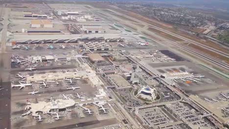 Vista-Aérea-View-Over-Los-Angeles-International-Airport-1