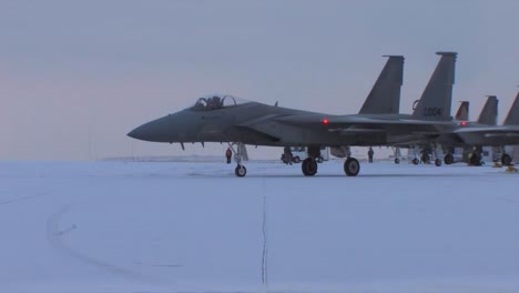 F15-Jet-Fighters-Prepare-For-A-Mission-On-A-Snowy-Morning-In-Montana-2