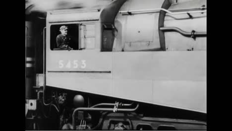 A-New-Luxury-Train-Has-A-Bar-Dining-Cars-And-Bedrooms-With-Showers-In-1938