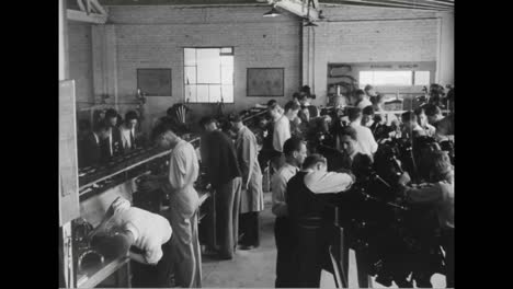 Los-Estudiantes-Aprenden-A-Convertirse-En-Pilotos-En-La-Escuela-De-Pilotos-De-American-Airlines-En-1939.