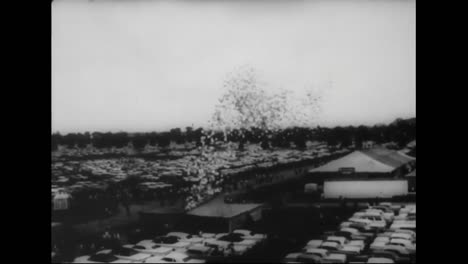 1960-Stürzt-Ein-Gerüst-Auf-Dem-Indianapolis-Motor-Speedway-Ein-Und-Tötet-2-Menschen