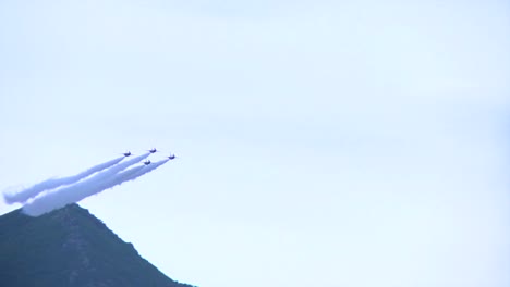 Los-ángeles-Azules-Vuelan-En-Formación-En-Un-Airshow-6