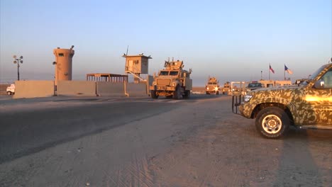 A-Us-Transport-Convoy-Moves-Through-Iraq-During-The-War-6