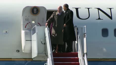 Präsident-Barack-Obama-Und-Senator-Patrick-Lehy-Begrüßen-Die-Truppen