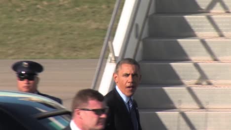 President-Obama-And-Ice-President-Joe-Biden-Confer-Outside-The-Presidential-Limousine