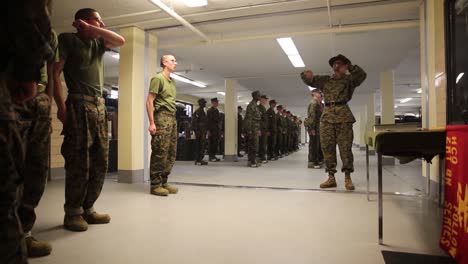 El-Ejército-De-EE.-UU.-Pone-A-Los-Soldados-En-Un-Intenso-Entrenamiento-De-Campo