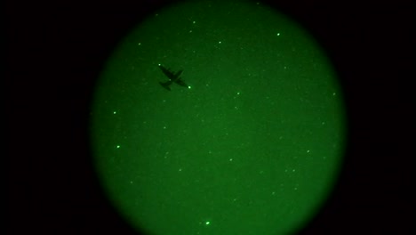 Nachtsicht-Von-Fallschirmjägern,-Die-Aus-C17-Springen