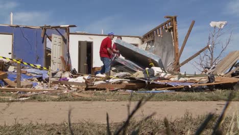 Residents-Pick-Through-The-Ruins-Of-Their-Homes-After-The-Devastating-2013-Tornado-In-Moore-Oklahoma-2