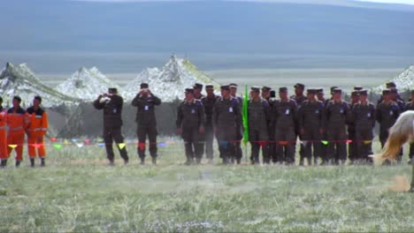 Mongolische-Reiter-Reiten-In-Einer-Zeremoniellen-Veranstaltung-1