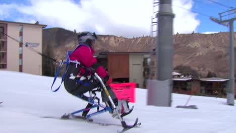 Una-Veterana-Herida-Compite-En-Deportes-De-Invierno-En-Una-Estación-De-Esquí