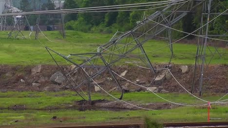 Las-Líneas-Eléctricas-Están-Caídas-Después-De-Un-Gran-Evento-Meteorológico