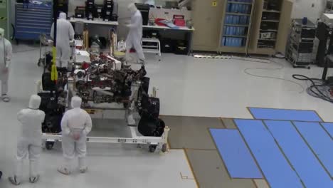 Time-Lapse-Footage-Of-Nasa-Scientists-Packing-Up-The-Mars-Rover-For-Shipping-To-Launch-Site