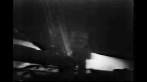Erweitertes-Filmmaterial-Von-Apollo-11-Astronauten,-Die-Auf-Dem-Mond-Laufen