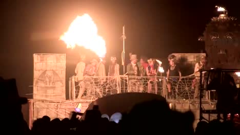 Szenen-Aus-Dem-Burning-Man-Festival-2014-In-Der-Schwarzfelswüste-Von-Nevada