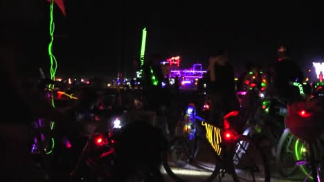 Nachtszenen-Vom-Burning-Man-Festival-2014-In-Der-Schwarzfelswüste-Von-Nevada-1
