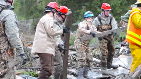 Soldiers-And-National-Guard-Troops-Assist-In-Search-And-Rescue-Operations-Following-A-Huge-Landslide-In-Oso-Washington-3
