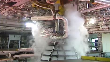 NASA-Testet-Einen-RS25-Triebwerksraketenbooster-Für-Raumschiff