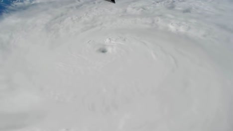 Ein-Massiver-Sturm-Hurrikan-Matthew-Bildet-Sich-Aus-Sicht-Der-Internationalen-Raumstation-4