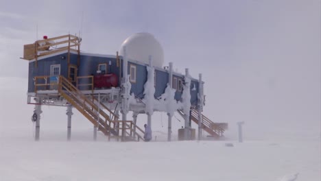 Eine-Forschungsstation-In-Der-Gefrorenen-Arktis