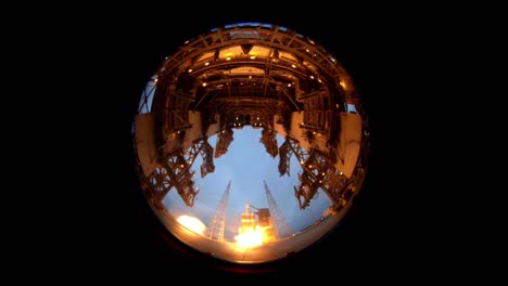 Eine-Extreme-Fisheye-Weitwinkelansicht-Des-NASA-Orion-Raketenabhebens-Von-Der-Startrampe