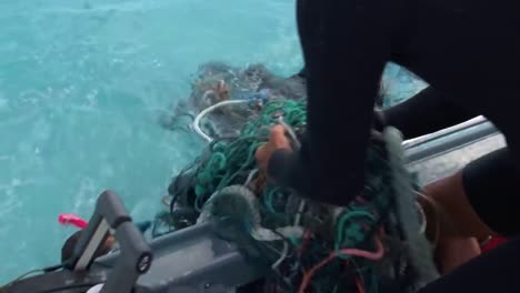 Divers-Pull-Old-Fishing-Nets-And-Other-Debris-From-The-Ocean-Waters-Near-Hawaii-1