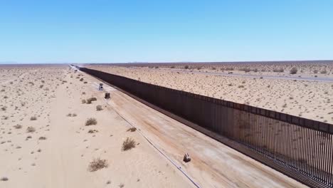 Buena-Antena-Sobre-El-Muro-Fronterizo-De-Estados-Unidos-Y-México