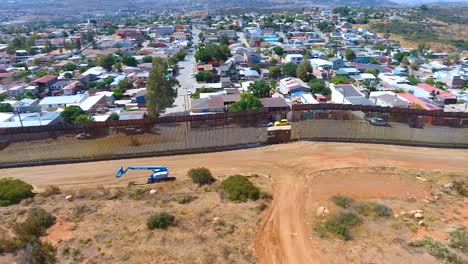 Good-Aerial-Over-The-Us-Mexico-Border-Wall-1