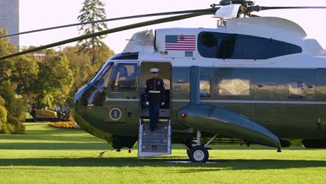 Us-President-Donald-Trump-Montage-Boarding-Marine-One-Helicopter-For-Flight-Over-Washington-Dc-Meeting-Reporters-Greeting-Fans-1