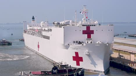 Us-Navy-Hospital-Ship-Comfort-Docked-In-New-York-Harbor-To-Fight-The-Coronavirus-Covid19-Virus-Outbreak-2