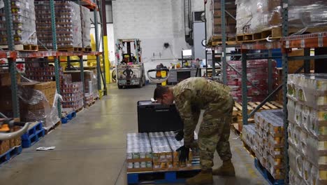 Us-Army-Soldiers-Distribute-Food-At-A-West-Michigan-Food-Bank-During-The-Covid19-Corona-Virus-Outbreak-Emergency-Pandemic-Outbreak-Food-Shortage-2