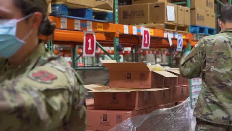 Us-National-Guard-Soldiers-Distribute-Food-At-A-Missouri-Food-Bank-During-The-Covid19-Corona-Virus-Outbreak-Emergency-Pandemic-Outbreak-Food-Shortage-1