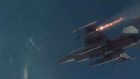 Eine-Aim9x-Sidewinder-Rakete,-Die-Von-Einem-F16-Kampffalken-Der-Luftwaffe-Auf-Der-Holloman-Air-Force-Base-New-Mexico-Abgefeuert-Wurde