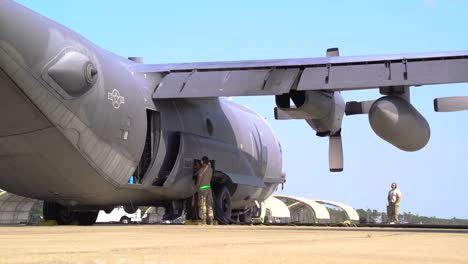 Us-Air-Force-Airmen-Of-the-1St-Special-Ops-Logistical-Readiness-Squadron-Fuel-Aircraft-At-Hurlburt-Field-Florida-1