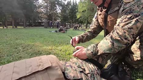 Die-Nationalgarde-Von-Maryland-Bietet-Den-Streitkräften-Von-Bosnien-Und-Herzegowina-In-Tuzla-.-Medizinische-Ausbildung