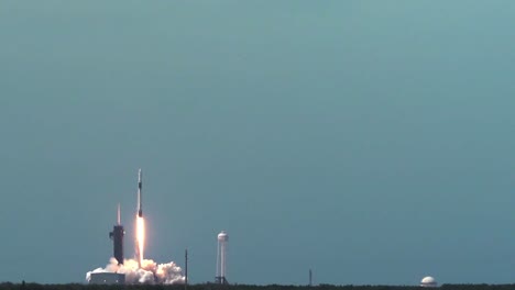 Nasa-And-Espacio-X-Demo-2-Launch-Americans-Into-Espacio-From-Cape-Canaveral-Air-Force-Station-Florida-3