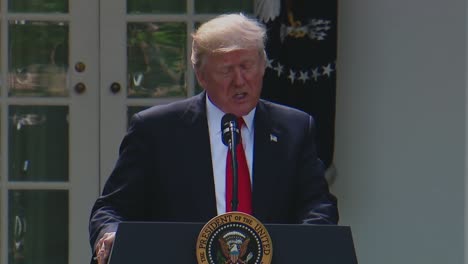 El-Presidente-De-Los-Estados-Unidos,-Donald-Trump,-Anuncia-Su-Salida-Del-Acuerdo-Climático-De-París-Durante-Un-Discurso-En-El-Jardín-De-Rosas