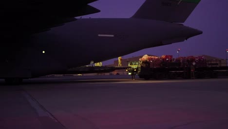 Us-Air-Force-C17a-Globemaster-Iii-Beladen-Mit-Hilfsgütern-Für-Beruit-Libanon-Von-Al-Udeid-Air-Base-Katar