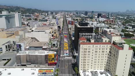 Hohe-Antenne-über-Das-Alles-Schwarze-Leben-Ist-Wichtig-Blm-Wandbild-Auf-Der-Straße-Von-Oben-Nach-Unten-Hollywood-Boulevard-Los-Angeles-Kalifornien-3