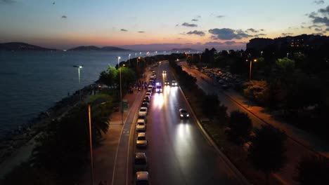 Tráfico-De-La-Ciudad-Al-Atardecer