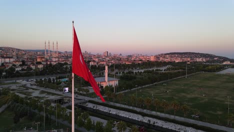 Vista-Aérea,-Turquía,-Bandera-Turca