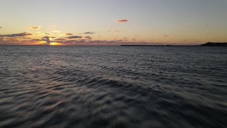 Sonnenuntergang-Meereswellen-Luftaufnahme