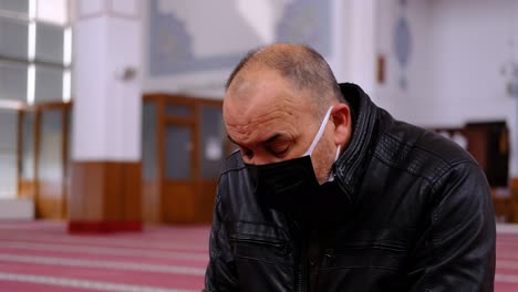 Old-Man-Masked-Turning-His-Head-Mosque-2