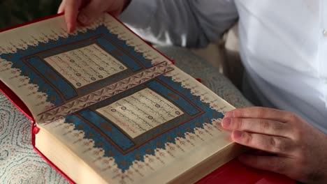 Koran-In-Moschee-Lesen-3