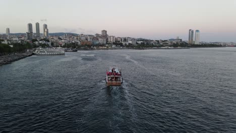 Ferry-En-El-Mar-Al-Atardecer